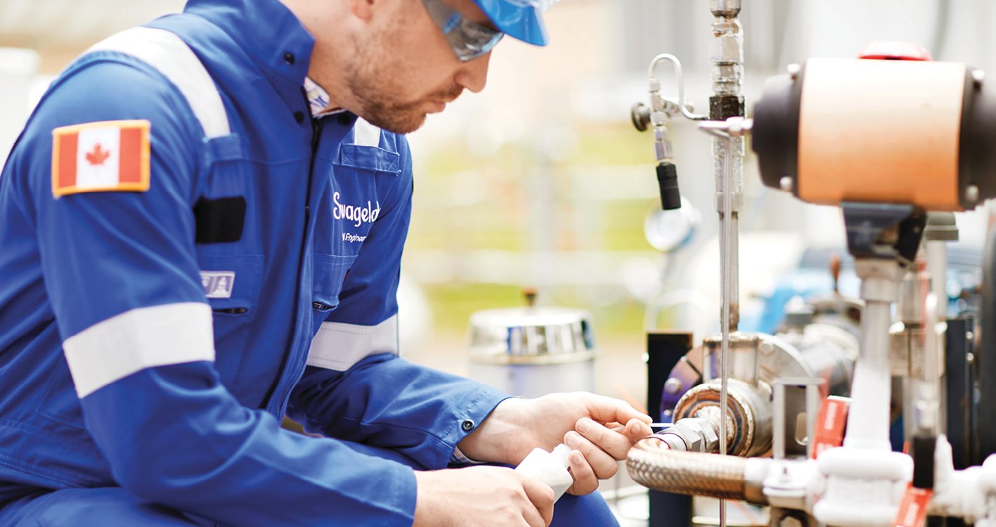 Field engineer using Snoop on tube connection outside